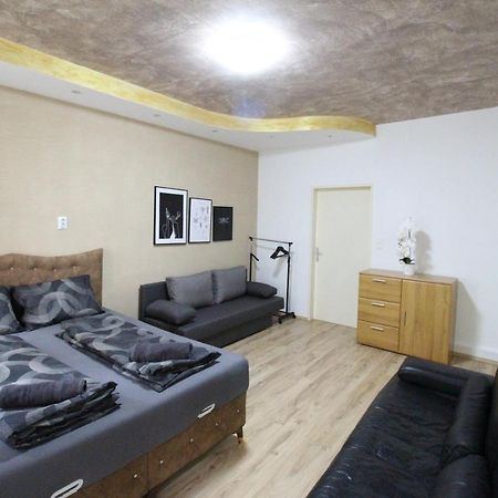 Family Quad Room Rf Vienna Exterior photo