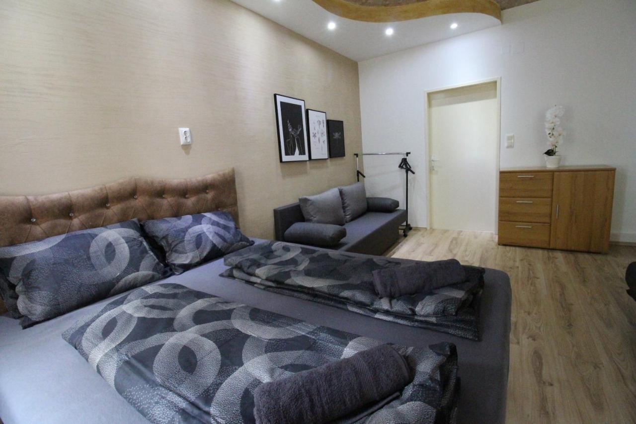 Family Quad Room Rf Vienna Exterior photo