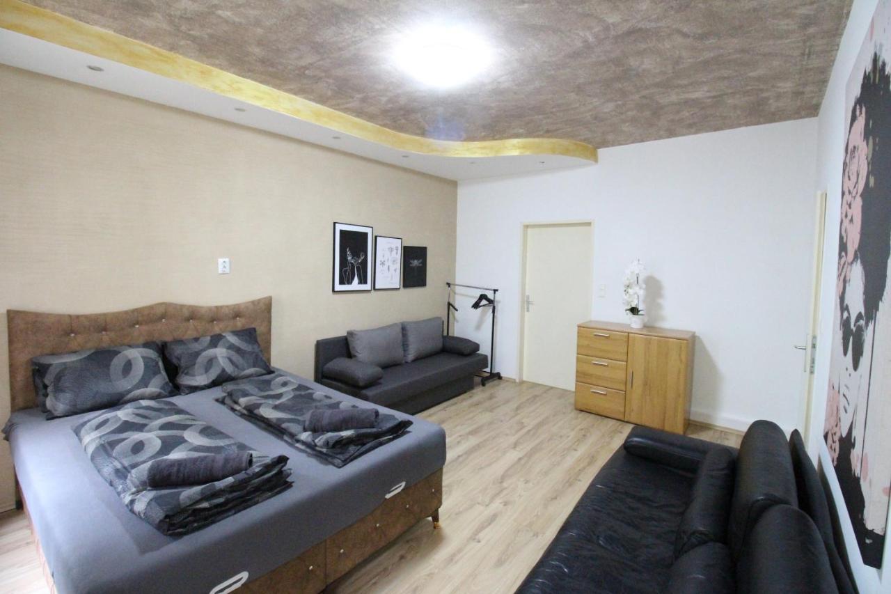 Family Quad Room Rf Vienna Exterior photo
